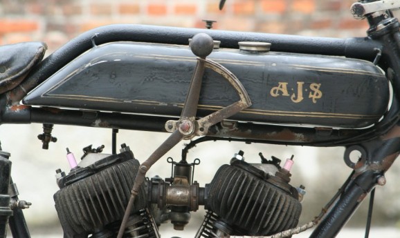 AJS/ Ariel/ BSA/ Matchless/ Norton/ Rudge/ Sunbeam/ Velocette  vagy más angol